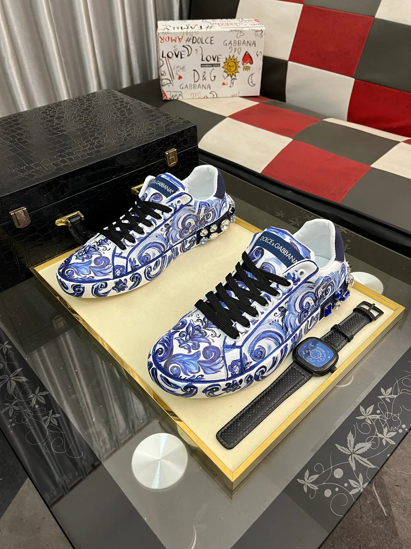 Men's shoes 💰500⌚️⌚️Dolce & Gabbana/DG heavy industry series, new casual fashion shoes 👟Simple and elegant style, fashionable and exclusive👑Fashionable and generous. Original breathable cotton + hand-painted craftsmanship, comfortable breathable lining. Exquisite luxury, super A level! Compared with the genuine product at the counter, the version is no worse at all💕Size: 35-462⃣️Color selection